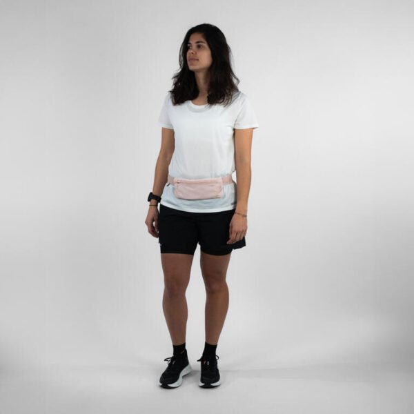 kiprun-basic-2-unisex-smartphone-running-waistband-pink-kiprun-8669129-3.jpg KIPRUN Basic 2 Unisex Smartphone Running Waistband - Pink